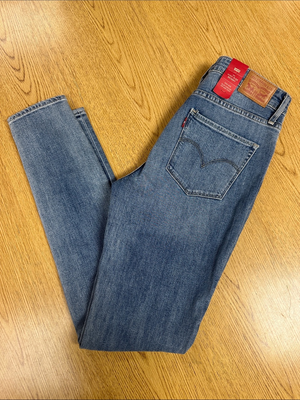 Levi’s Women’s 721 High Rise Skinny Jeans in Medium Blue Denim